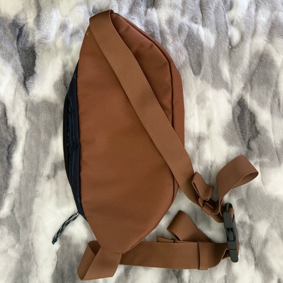 The North Face Tan and Navy Crossbody Fanny Pack Bag - Picture 3 of 5